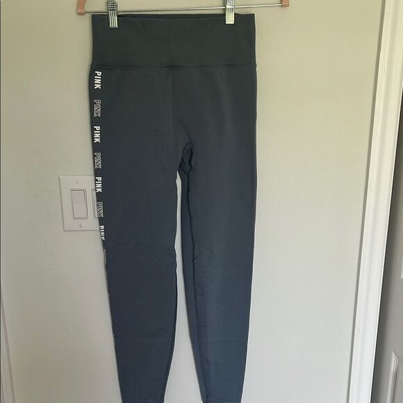 PINK Victoria's Secret Women’s Charcoal Leggings Size Medium - Picture 1 of 5
